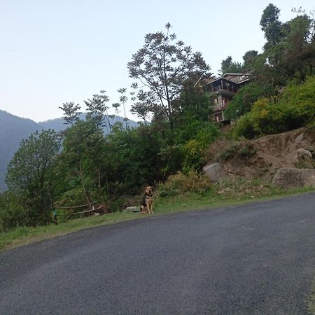 Tirthan Hilltop Home Stay Banjār エクステリア 写真