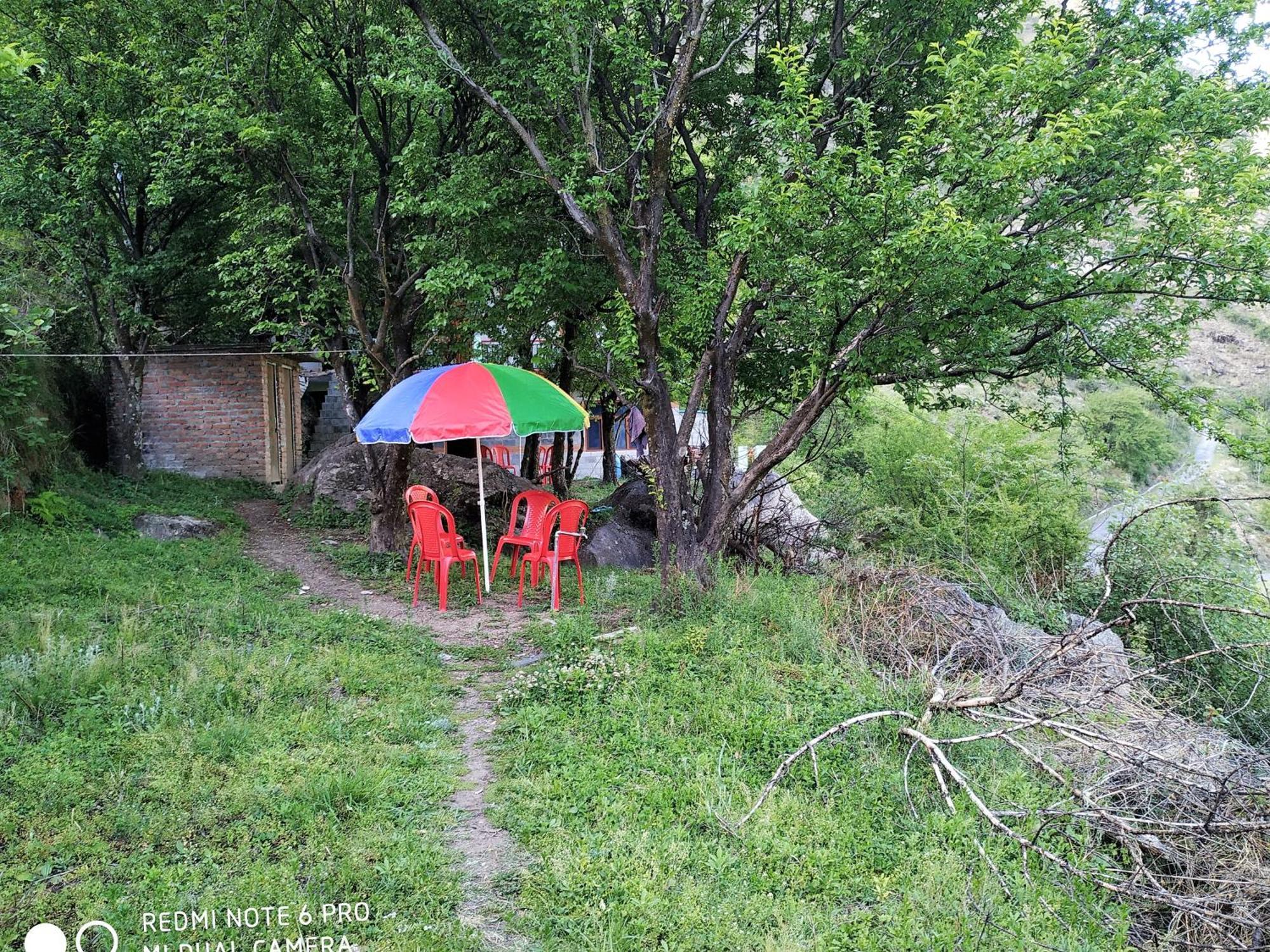Tirthan Hilltop Home Stay Banjār エクステリア 写真