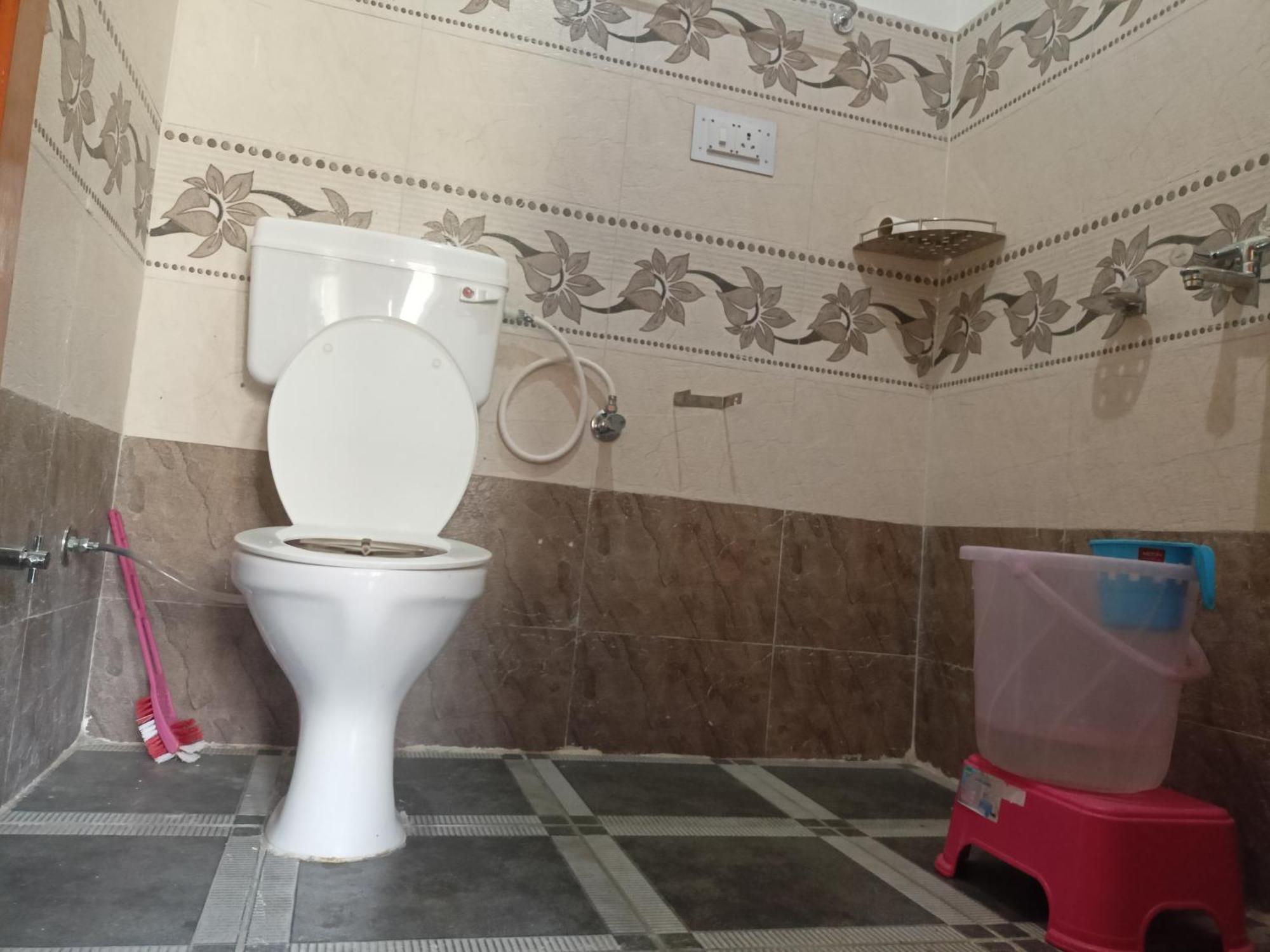 Tirthan Hilltop Home Stay Banjār エクステリア 写真