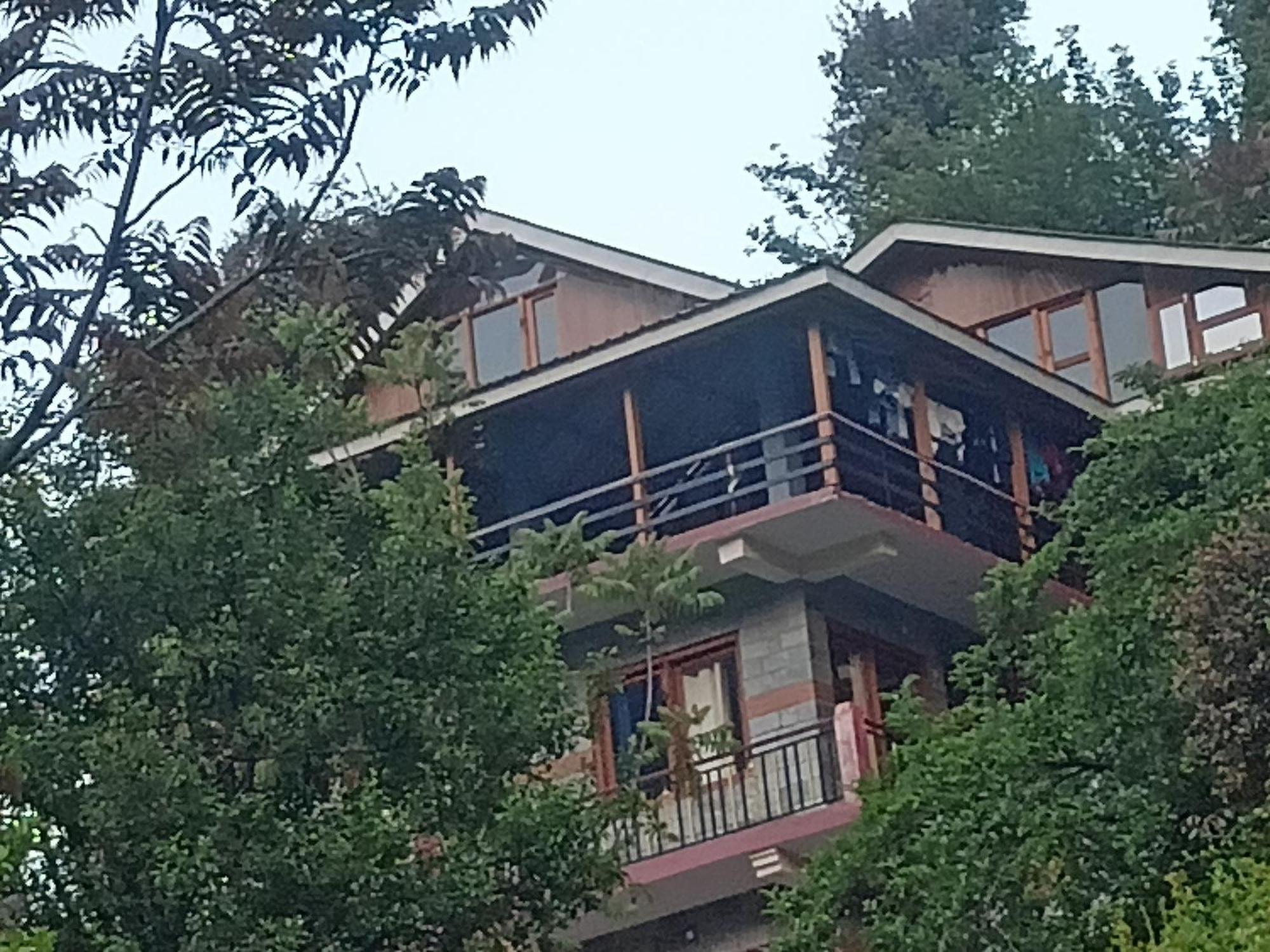 Tirthan Hilltop Home Stay Banjār エクステリア 写真