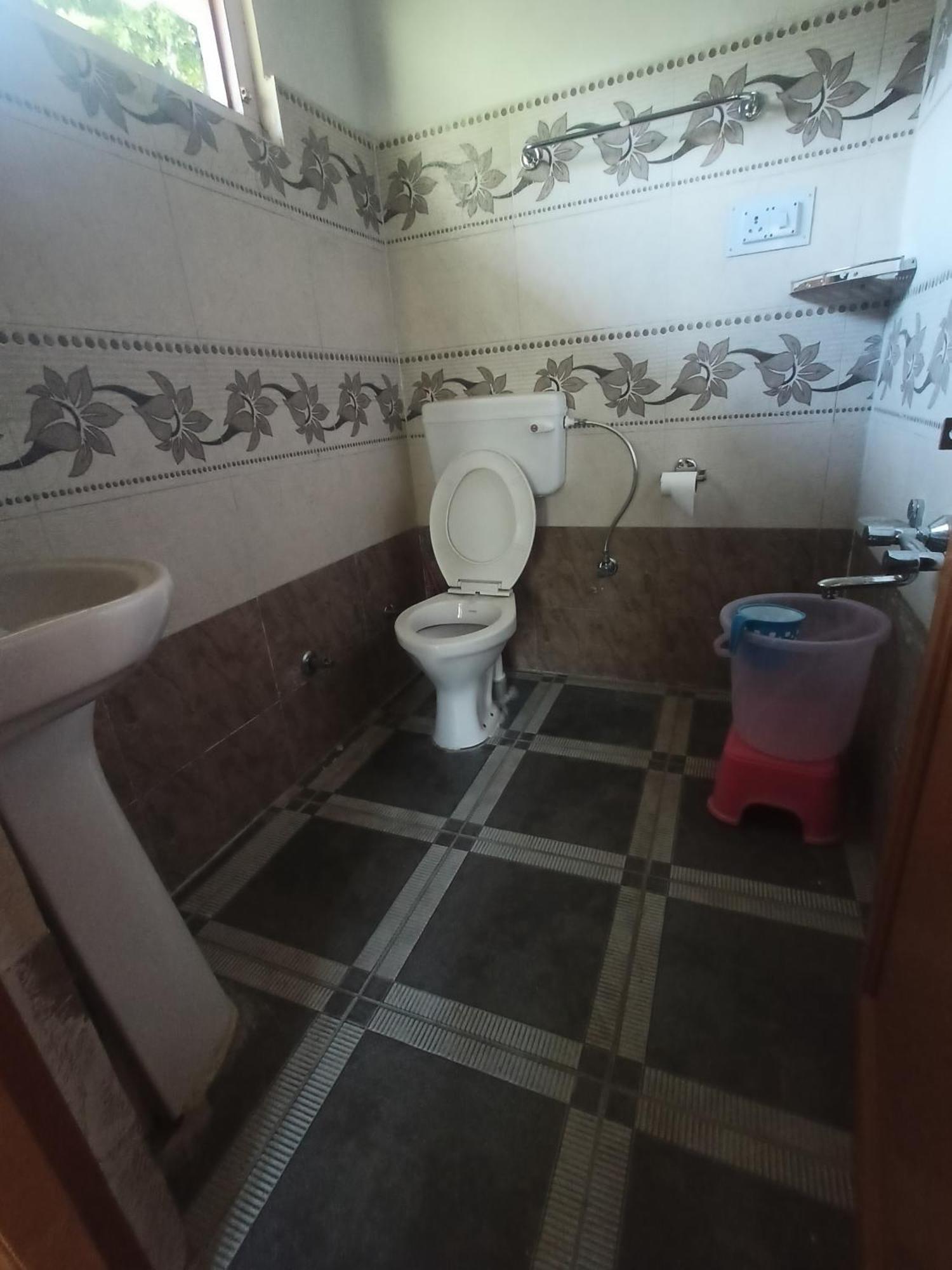 Tirthan Hilltop Home Stay Banjār エクステリア 写真