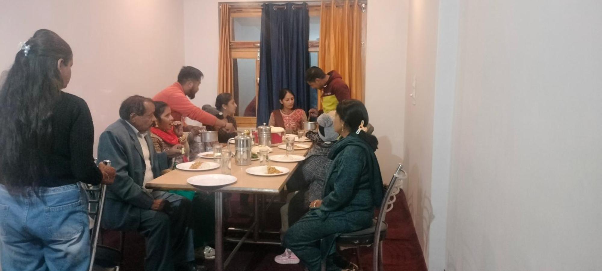 Tirthan Hilltop Home Stay Banjār エクステリア 写真