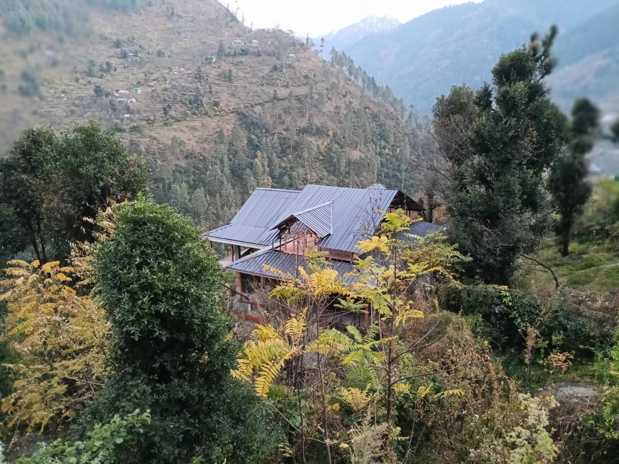 Tirthan Hilltop Home Stay Banjār エクステリア 写真