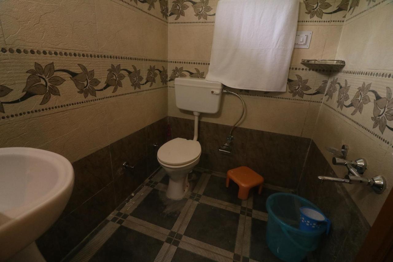 Tirthan Hilltop Home Stay Banjār エクステリア 写真