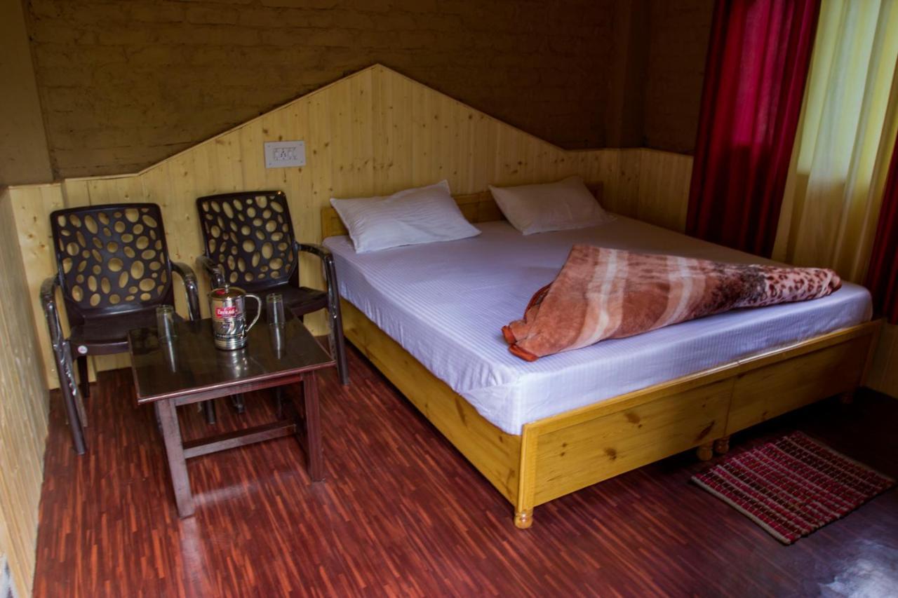 Tirthan Hilltop Home Stay Banjār エクステリア 写真