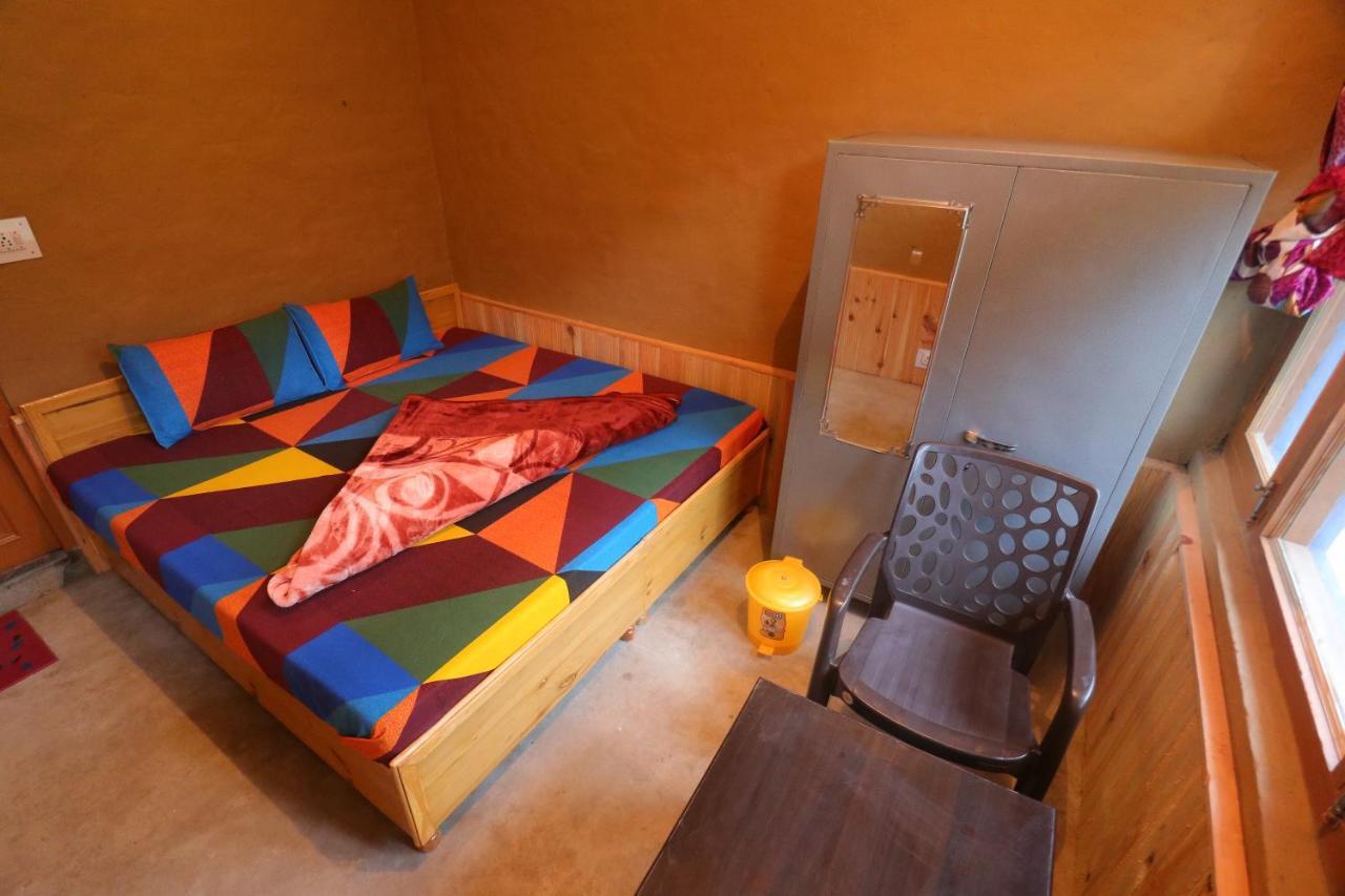 Tirthan Hilltop Home Stay Banjār エクステリア 写真