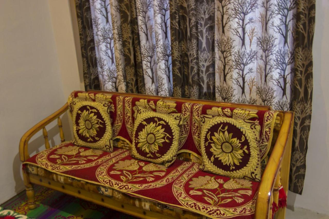 Tirthan Hilltop Home Stay Banjār エクステリア 写真