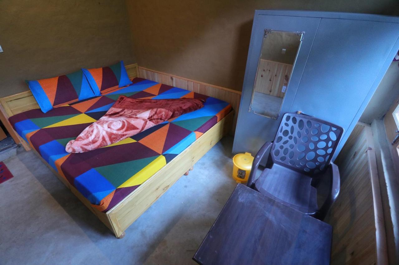Tirthan Hilltop Home Stay Banjār エクステリア 写真