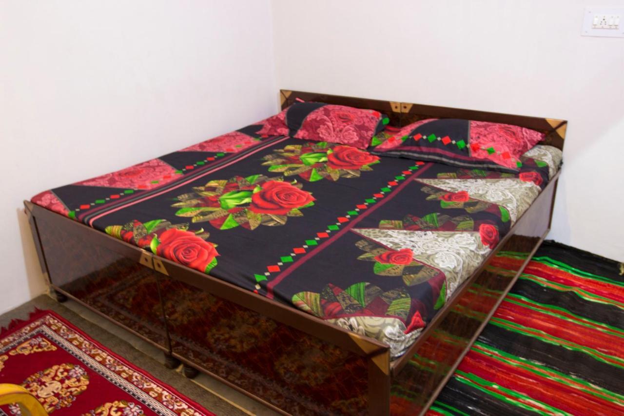 Tirthan Hilltop Home Stay Banjār エクステリア 写真