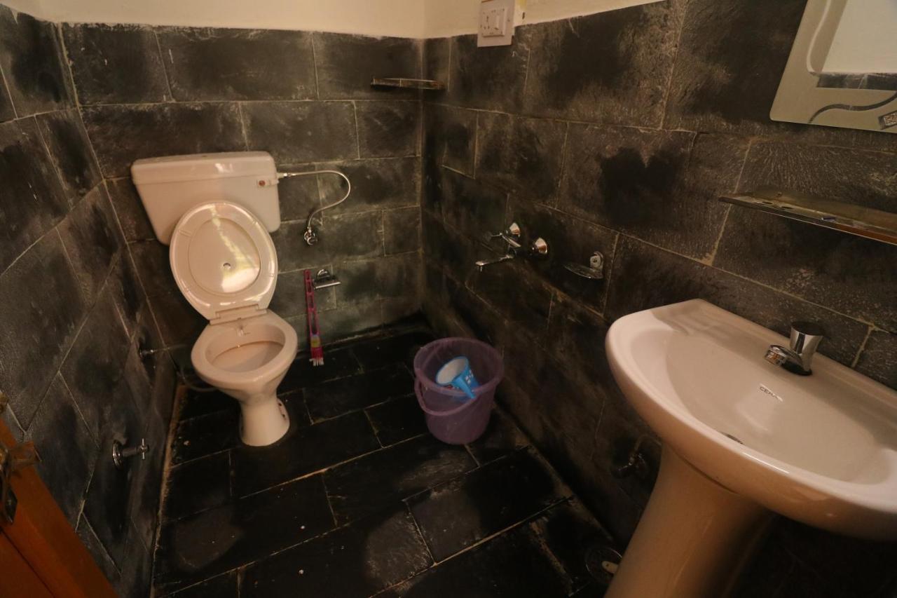 Tirthan Hilltop Home Stay Banjār エクステリア 写真